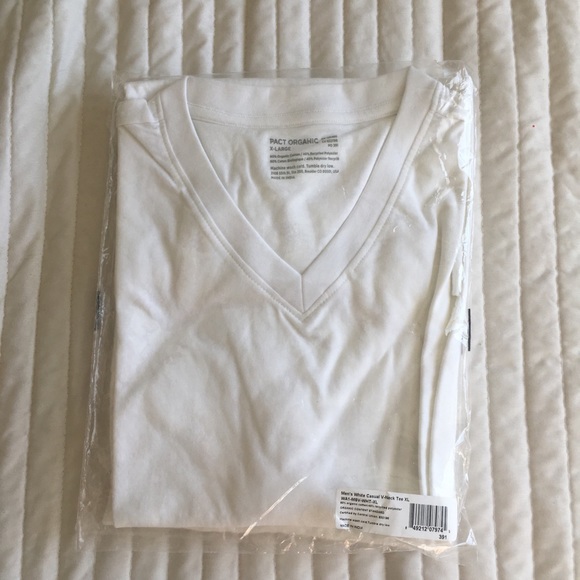 🥭 PACT Organic cotton white V-neck tee nwt 🎁 - Picture 2 of 4